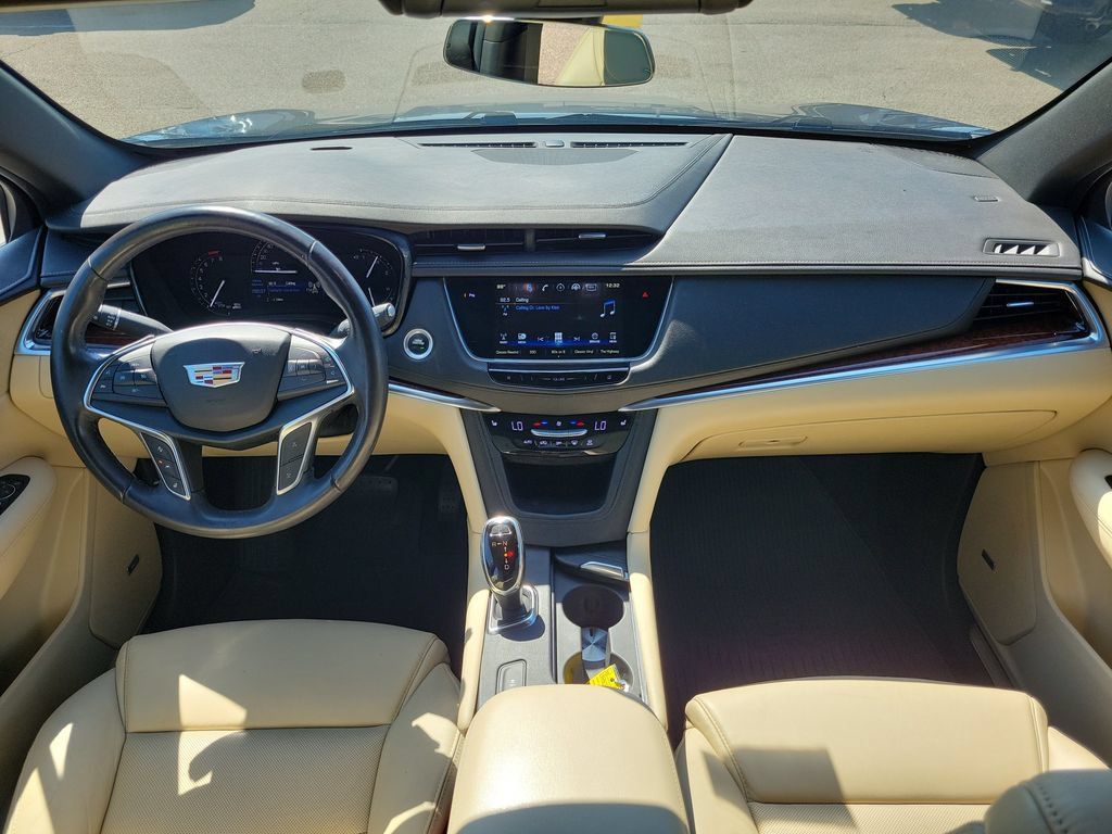 Used 2018 Cadillac XT5 Luxury w/ Driver Awareness Package FWD image 10