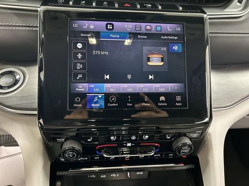 Used 2022 Jeep Grand Cherokee Overland AWD/4WD image 14