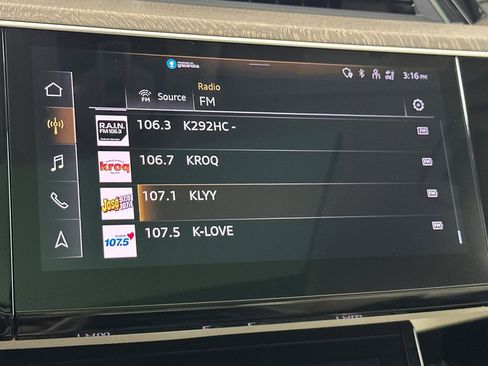 Used 2024 Audi Q8 e-tron Premium image 17