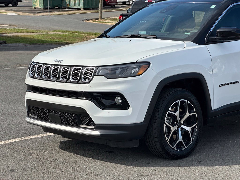 Used 2025 Jeep Compass Limited AWD/4WD image 36