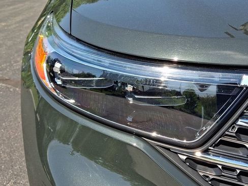 Certified 2022 Ford Explorer XLT w/ Equipment Group 202A AWD/4WD image 9