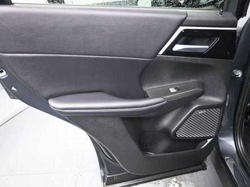 Used 2025 Mitsubishi Outlander SE image 24