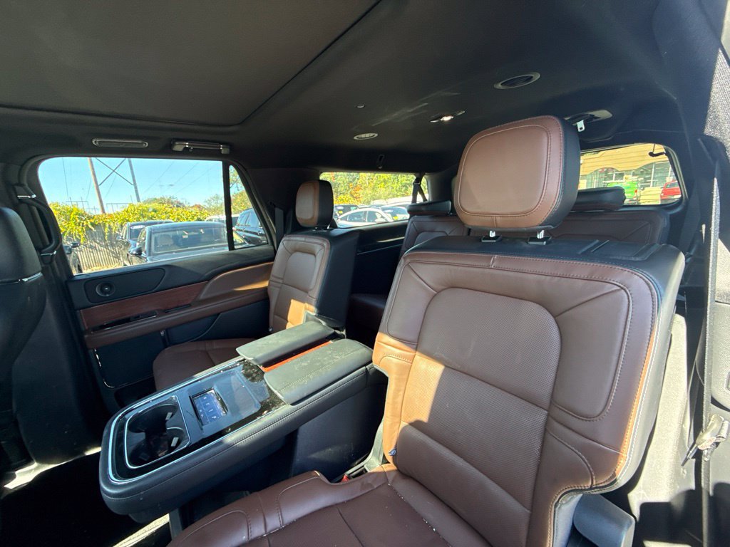 Used 2024 Lincoln Navigator L Reserve w/ Monochromatic Package AWD/4WD image 19