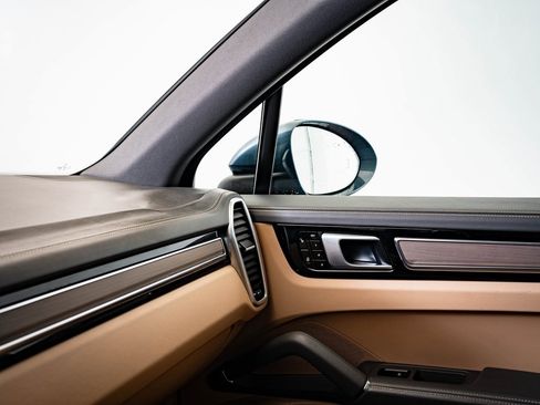 Used 2019 Porsche Cayenne image 39