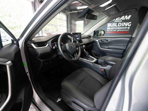 Used 2024 Toyota RAV4 LE FWD image 8