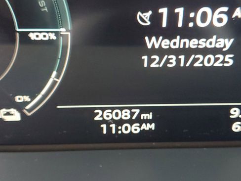 Used 2024 Audi Q8 e-tron Premium Plus w/ Premium Plus Package image 21