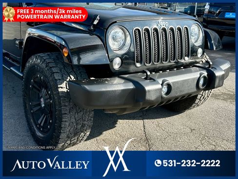 Used 2018 Jeep Wrangler Unlimited Sahara w/ Connectivity Group AWD/4WD image 10