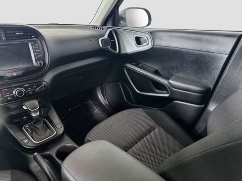 Used 2025 Kia Soul LX w/ LX Technology Package FWD image 21