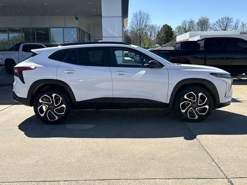 New 2026 Chevrolet Trax RS w/ Sunroof Package image 2