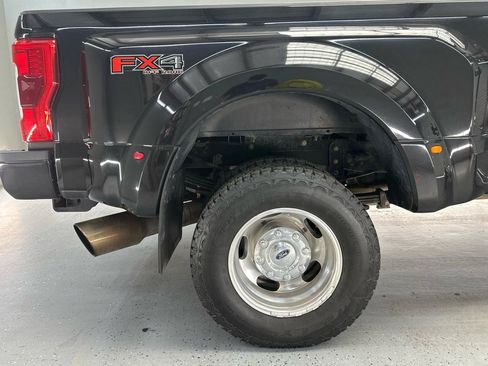 Used 2019 Ford F350 Platinum w/ Platinum Ultimate Package AWD/4WD image 11
