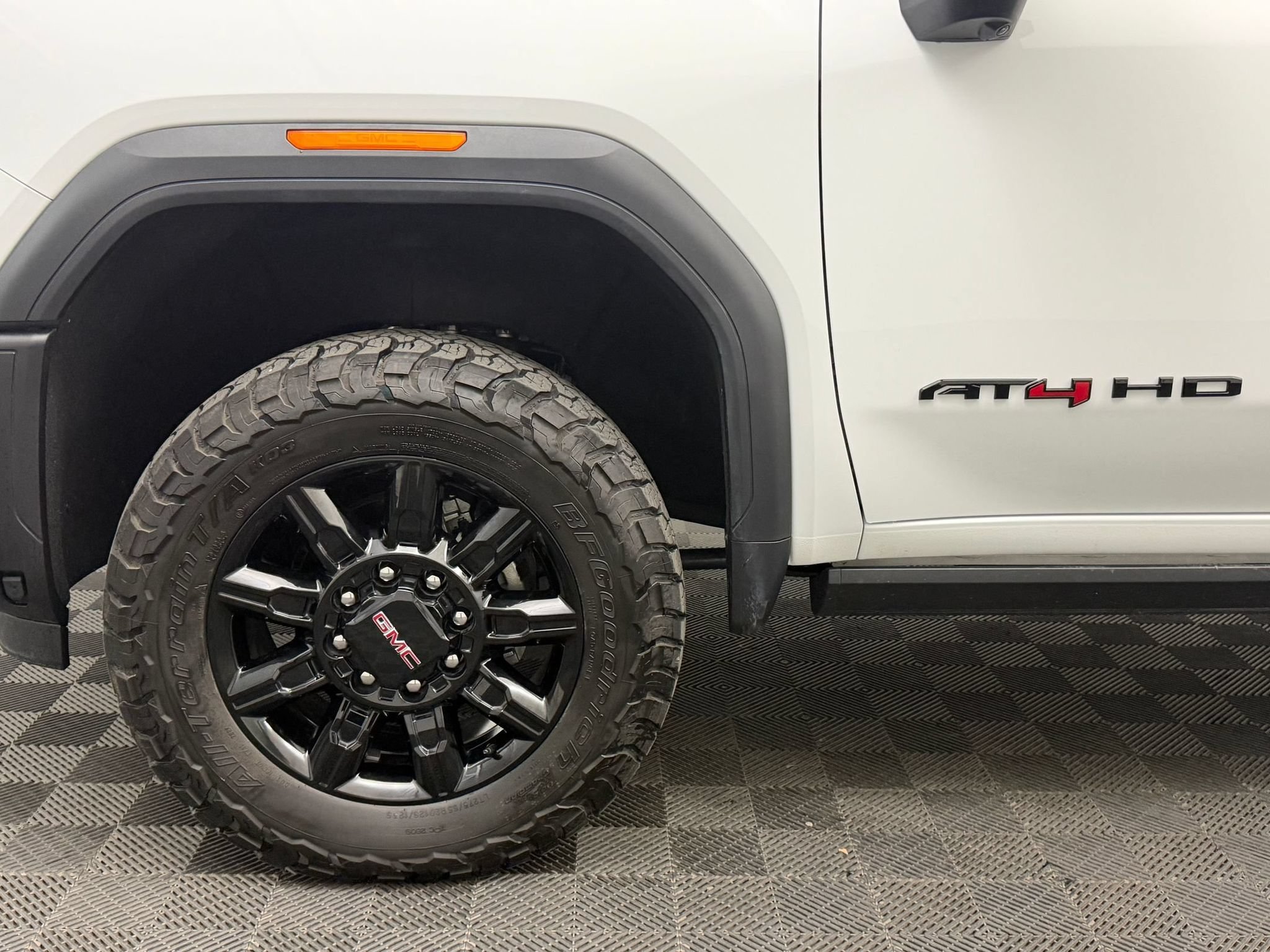 Used 2025 GMC Sierra 3500 AT4 w/ AT4 Premium Plus Package AWD/4WD image 11