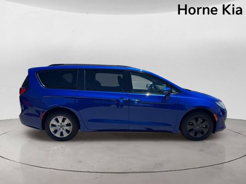 Used 2019 Chrysler Pacifica Limited w/ Advanced Safetytec Group FWD image 3