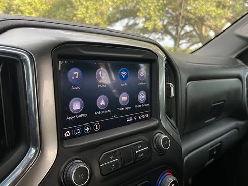 Used 2021 Chevrolet Silverado 1500 LT Trail Boss w/ LPO, Dark Essentials Package AWD/4WD image 18