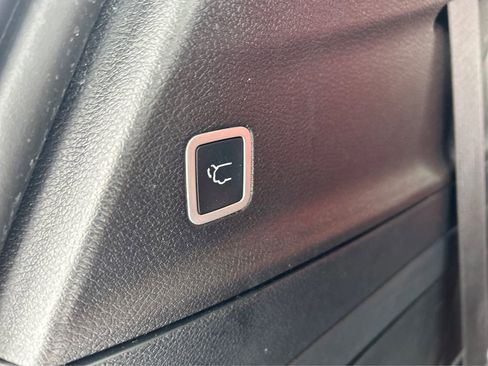 Used 2020 Chrysler Pacifica Limited w/ Quick Order Package 27H Red S image 14