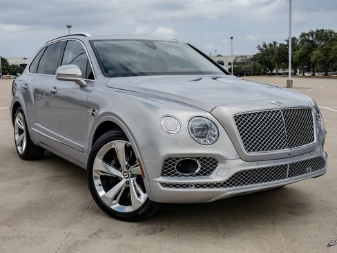 Used 2020 Bentley Bentayga Plug-In Hybrid AWD/4WD image 21