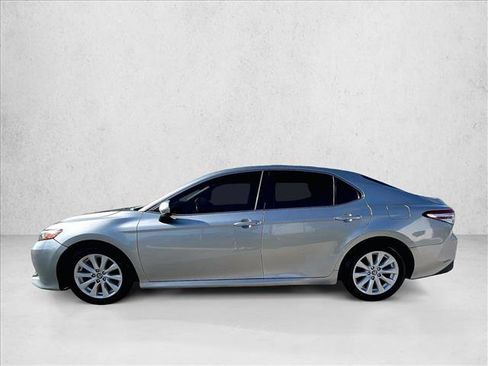 Used 2020 Toyota Camry LE FWD image 6