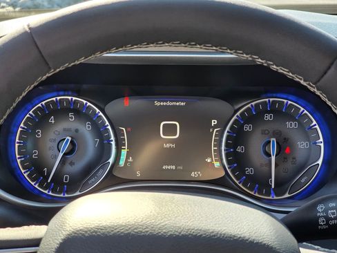 Used 2024 Chrysler Pacifica Touring-L image 19