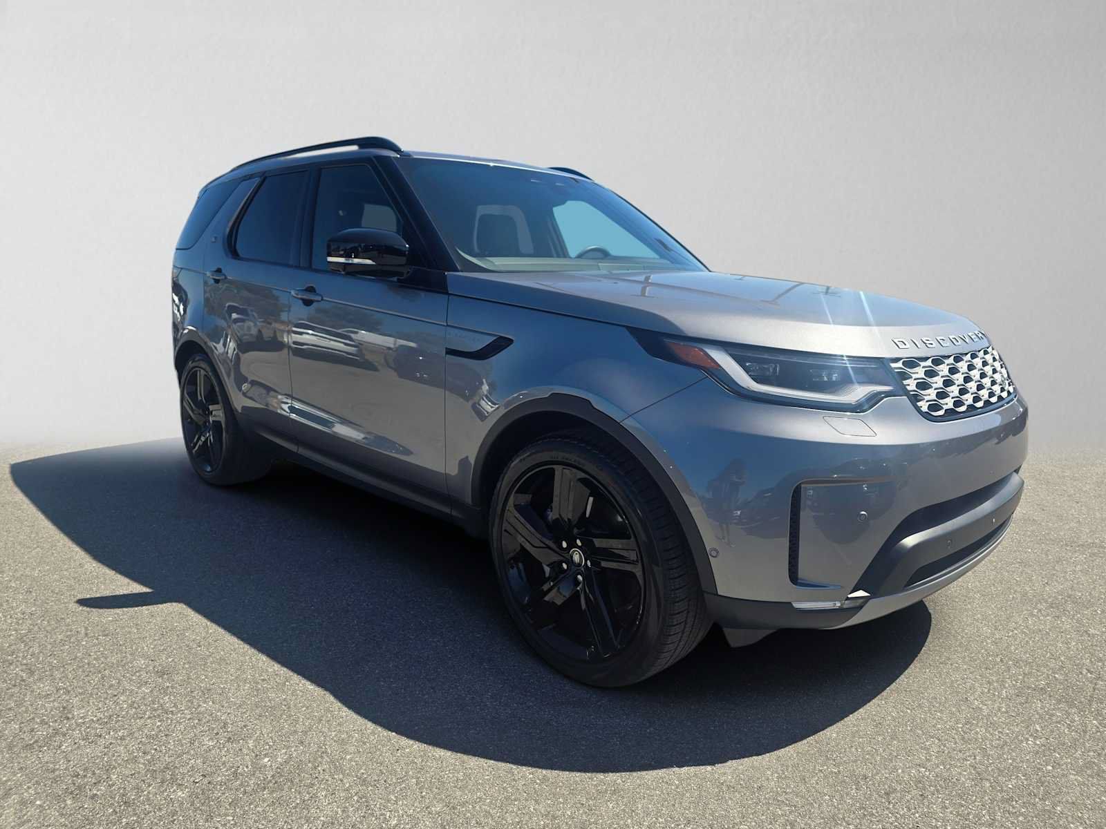Used 2025 Land Rover Discovery S AWD/4WD image 7
