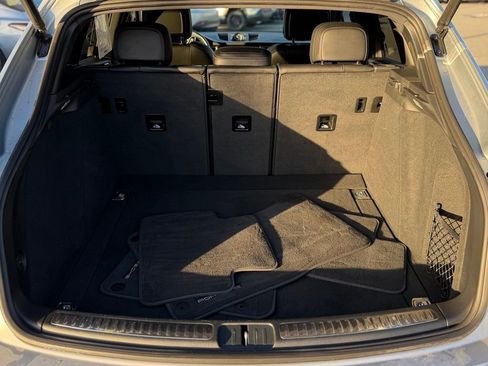 Used 2023 Porsche Macan Turbo image 5