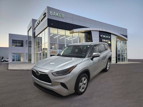 Used 2021 Toyota Highlander L image 1