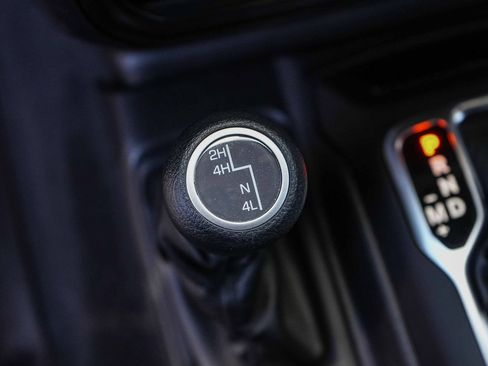 Used 2023 Jeep Gladiator Sport AWD/4WD image 22