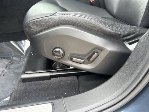 Used 2023 Volvo XC60 B5 Plus AWD/4WD image 28