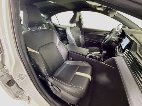 Used 2025 Toyota Camry SE image 29