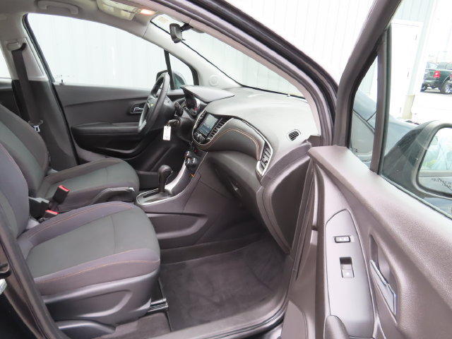 Used 2017 Chevrolet Trax LS AWD/4WD image 21