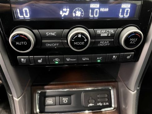 Used 2022 Subaru Ascent Touring AWD/4WD image 19