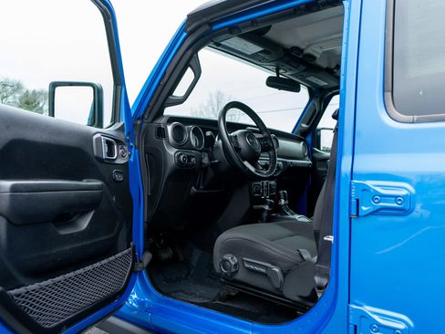 Used 2023 Jeep Wrangler Unlimited Sport image 13