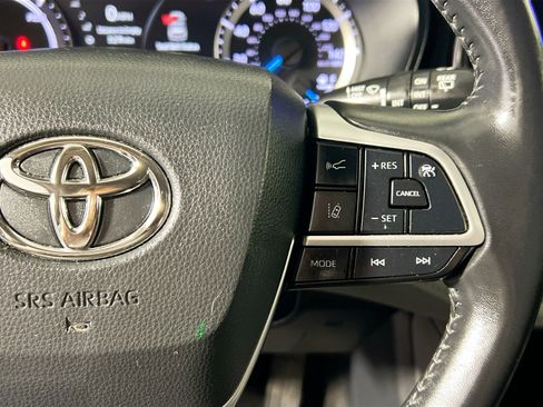 Used 2023 Toyota Highlander LE image 19