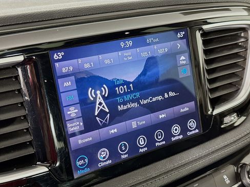 Used 2020 Chrysler Pacifica Limited FWD image 16