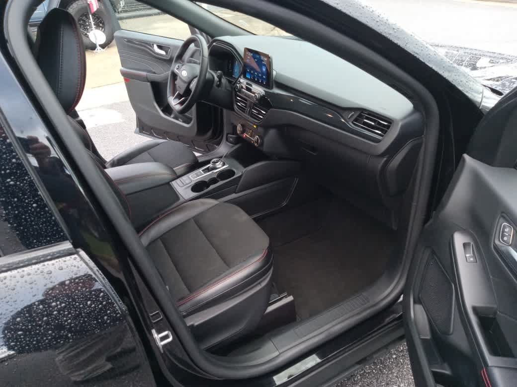 Used 2025 Ford Escape ST-Line Select AWD/4WD image 27