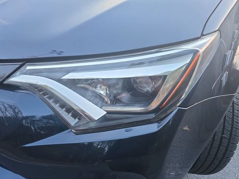 Used 2017 Toyota RAV4 SE w/ Power Special Value Package image 32