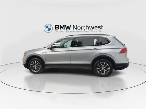 Used 2021 Volkswagen Tiguan SE w/ Panoramic Sunroof Package image 11