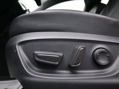 Used 2023 Toyota Camry SE image 11