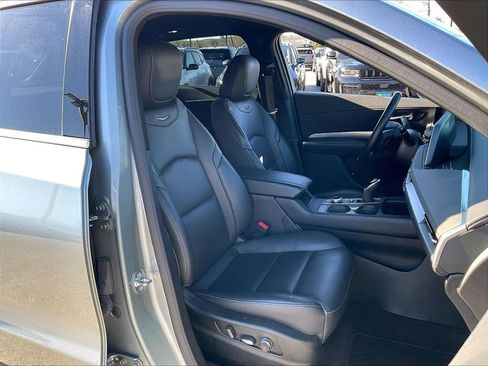 Used 2025 Cadillac XT4 Premium Luxury image 10