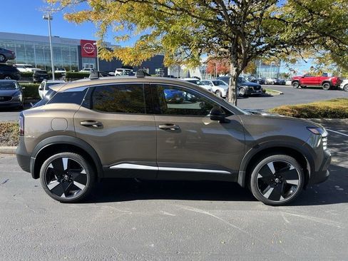 New 2026 Nissan Kicks SR w/ Cold Weather Package image 7