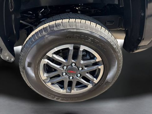 Used 2025 Toyota Tacoma TRD Sport AWD/4WD image 35