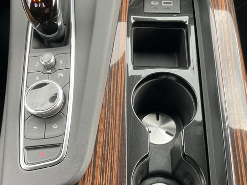 Used 2024 Cadillac Escalade ESV Premium Luxury image 18