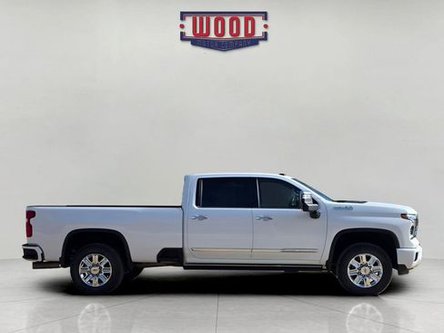 Used 2024 Chevrolet Silverado 2500 High Country w/ Technology Package image 2