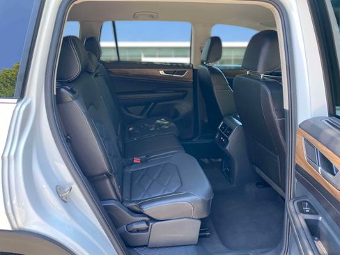Used 2025 Volkswagen Atlas SE AWD/4WD image 30