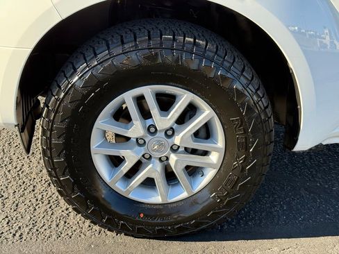 Used 2016 Nissan Frontier SV image 10