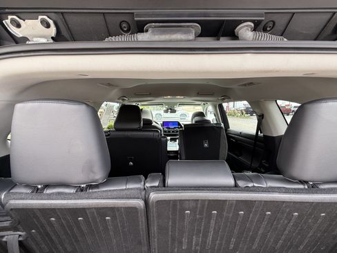 Certified 2024 Toyota Highlander XLE AWD/4WD image 28