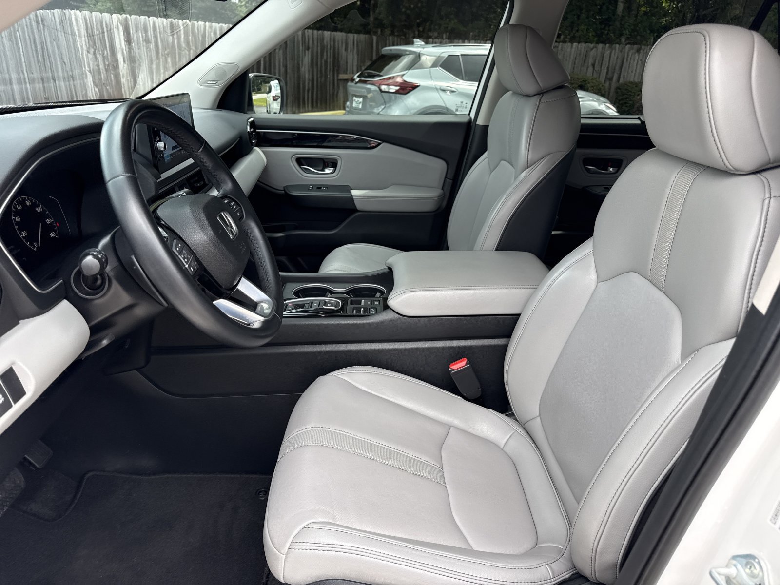 Used 2023 Honda Pilot Touring image 9