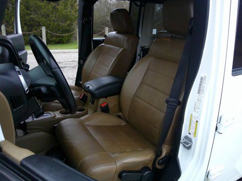 Used 2012 Jeep Wrangler Unlimited Sahara w/ Dual Top Group image 88