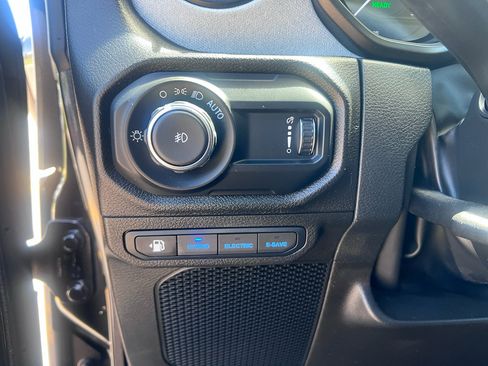 Used 2025 Jeep Wrangler Willys image 19