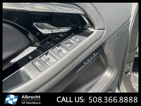 Used 2023 Land Rover Range Rover Evoque R-Dynamic SE image 32