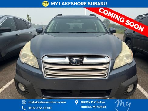 Used 2014 Subaru Outback 2.5i Limited w/ Moonroof Package AWD/4WD image 2