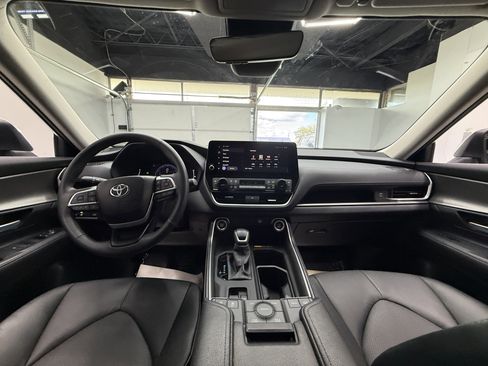 Used 2024 Toyota Grand Highlander XLE image 13